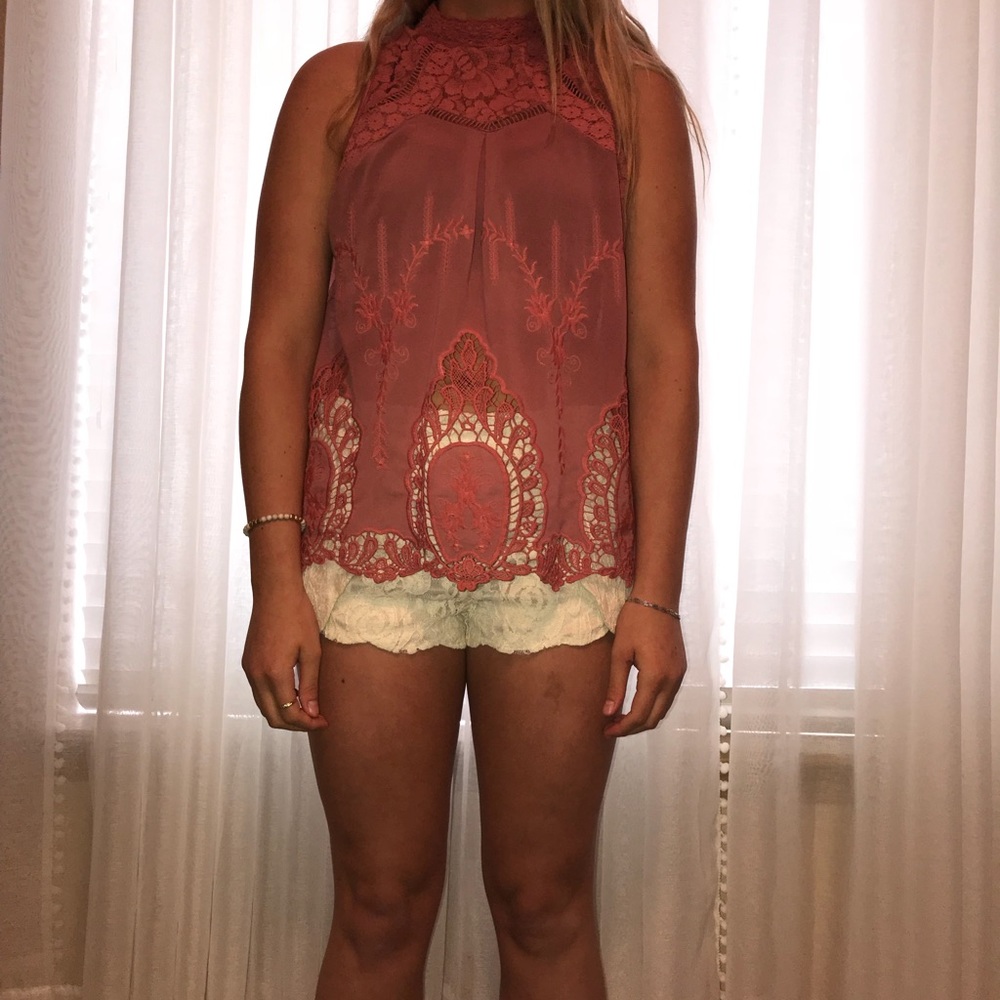 Summer Lace over lay shorts/High necktop w/ lace